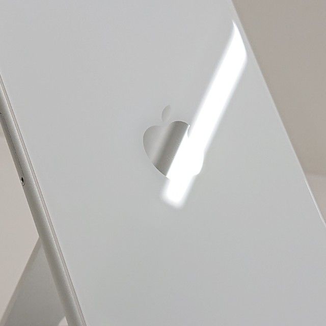 iPhoneSE ��2���� 64GB au �ۥ磻�� c23297
