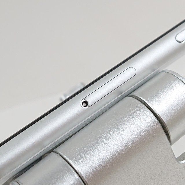 �ڥ�����ʡ�iPhoneSE ��2���� 64GB Softbank �ۥ磻�� n08226