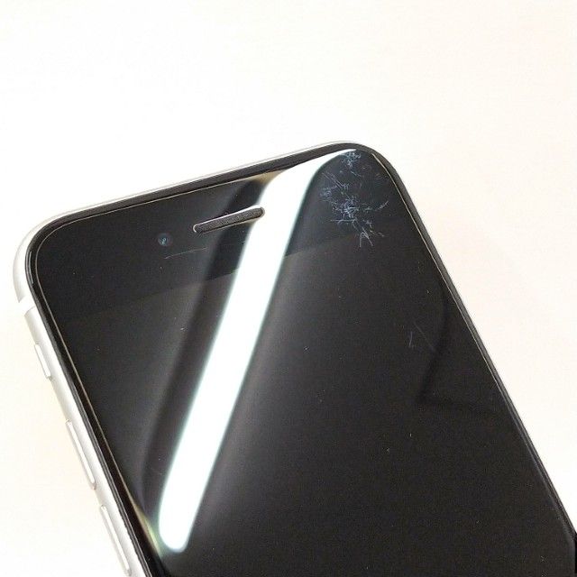 iPhoneSE ��2���� 128GB au �ۥ磻�� c22805