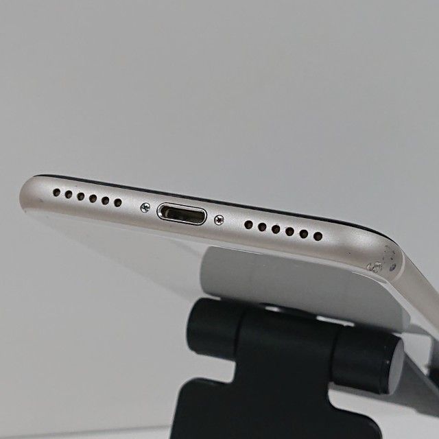 iPhoneSE ��3���� 64GB au �������饤�� c20702