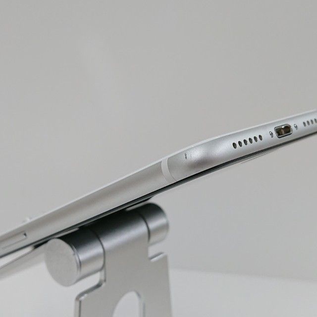 iPhoneSE ��2���� 64GB �ɥ��� �ۥ磻�� c18666