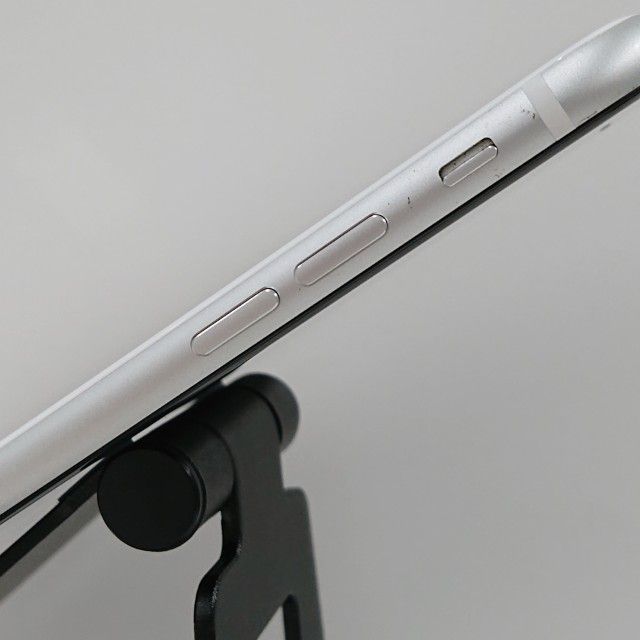 iPhoneSE ��2���� 64GB au �ۥ磻�� c16570