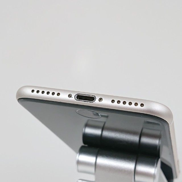 iPhoneSE 3 64GB au 饤 c14241