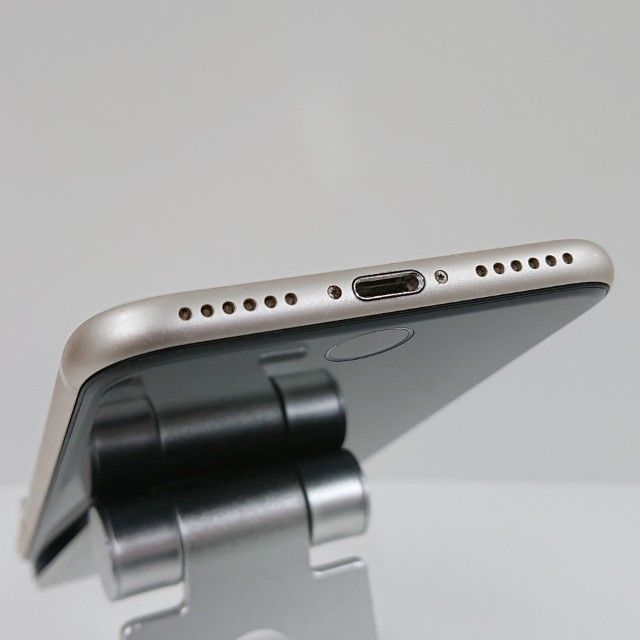 iPhoneSE ��3���� 128GB au �������饤�� c16371