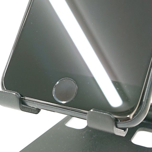 iPhoneSE ��2���� 64GB au �֥�å� c16580