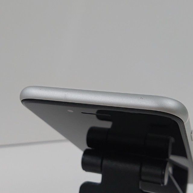 iPhoneSE ��2���� 64GB au �ۥ磻�� c16571
