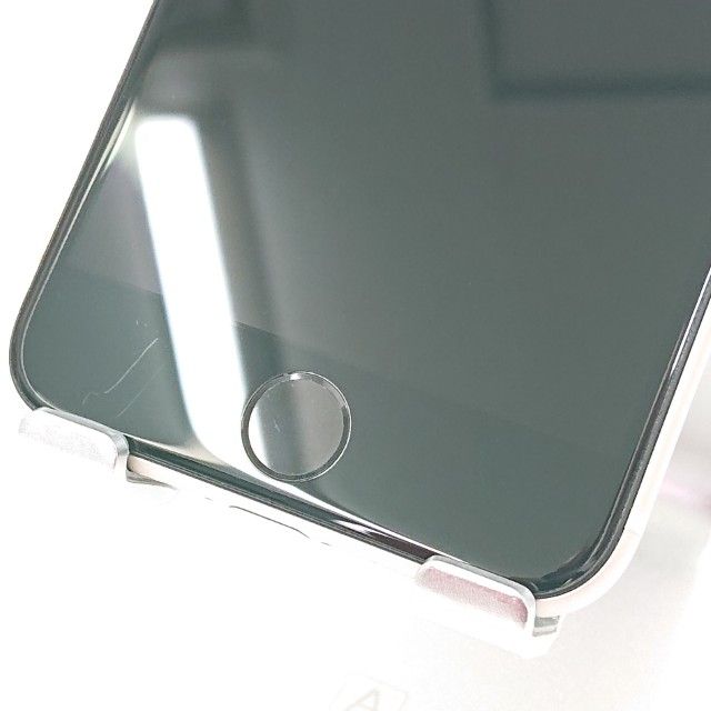 iPhoneSE ��3���� 64GB au �������饤�� c18829