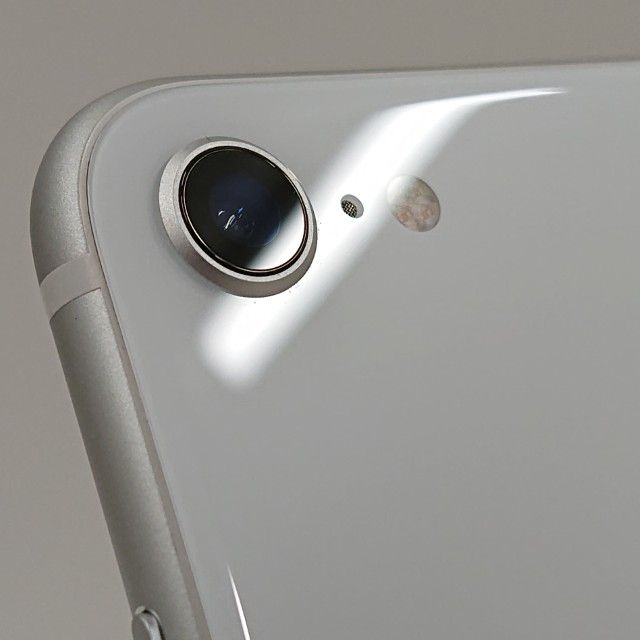 iPhoneSE ��2���� 64GB au �ۥ磻�� c23297
