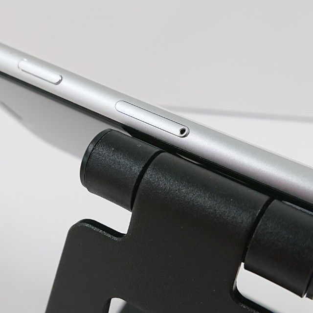 iPhoneSE ��2���� 64GB �ɥ��� �ۥ磻�� c17962