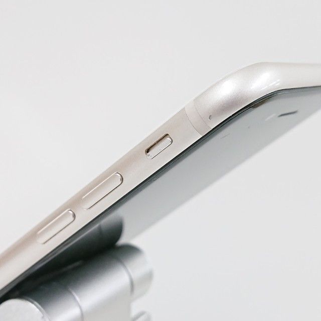 iPhoneSE ��3���� 64GB SoftBank �������饤�� c16376