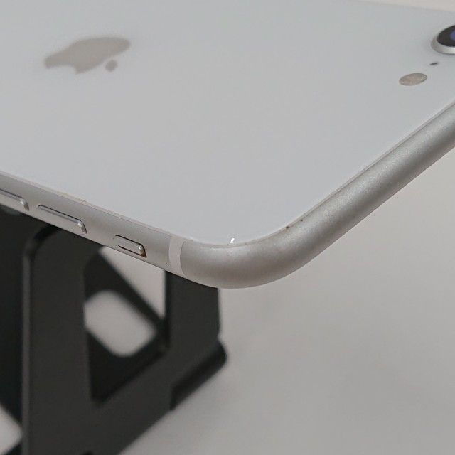 iPhoneSE ��2���� 64GB �ɥ��� �ۥ磻�� c23177