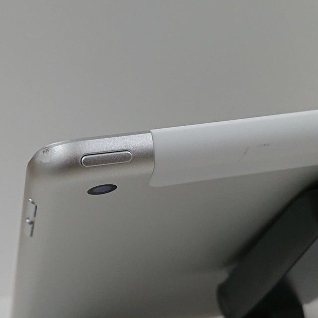 iPad ��6���� Wi-Fi+Cellular 32GB SIM�ե꡼ ����С� c18282