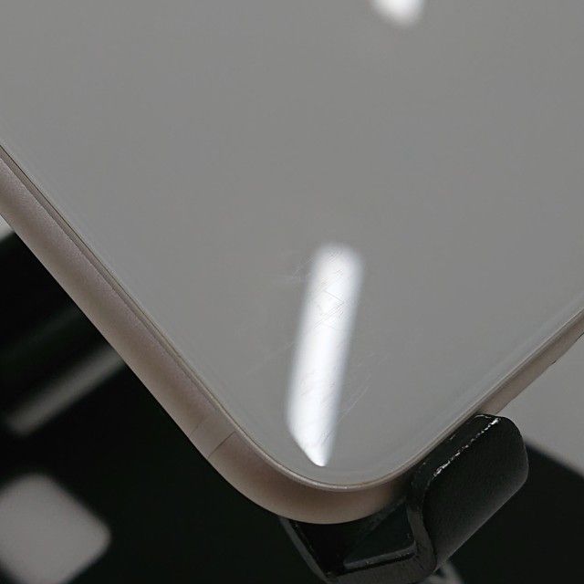 iPhoneSE ��3���� 64GB au �������饤�� c23012