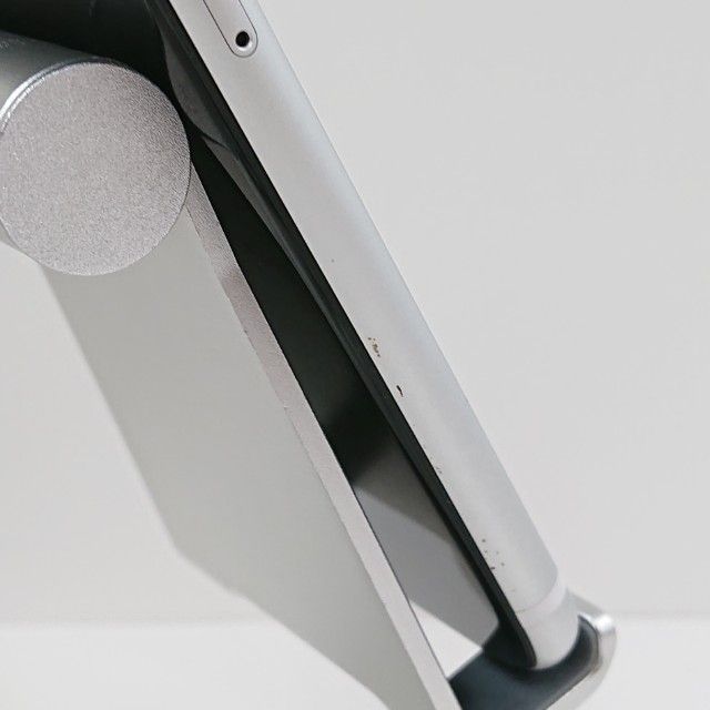 iPhoneSE ��2���� 128GB �ɥ��� �ۥ磻�� c16118