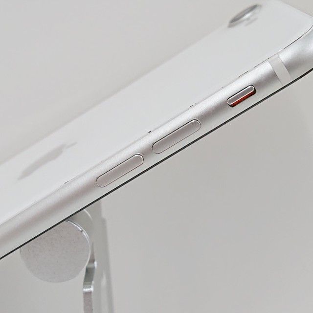 iPhoneSE ��2���� 64GB au �ۥ磻�� c16593