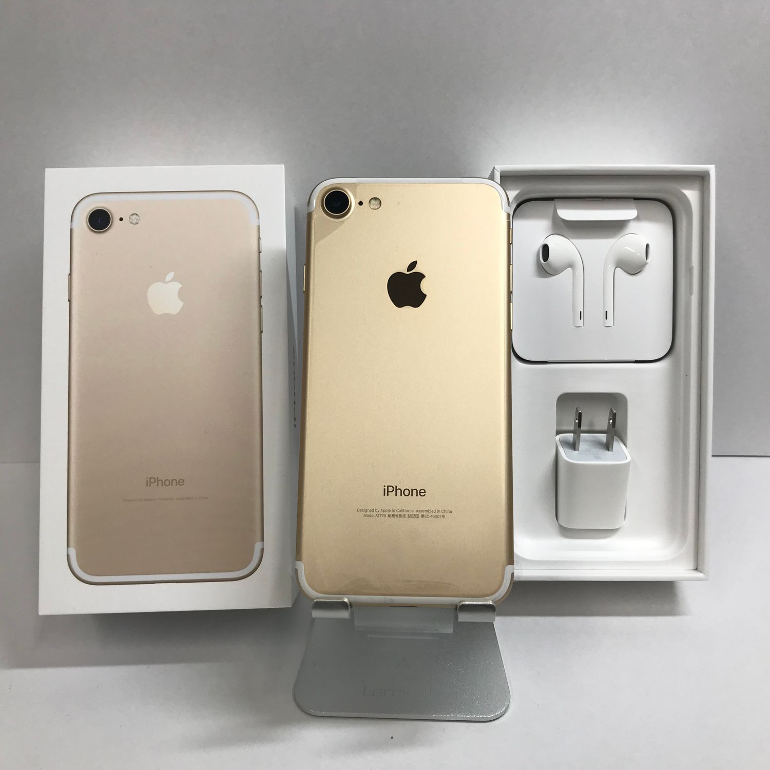 ムスビー｜SIMロック解除済み iPhone7 32GB ゴールド docomo 新品 