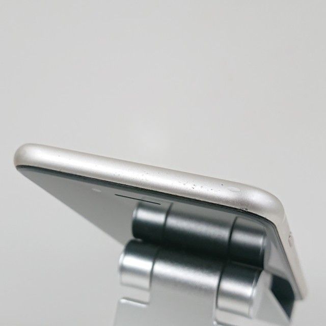 iPhoneSE ��3���� 64GB au �������饤�� c16011