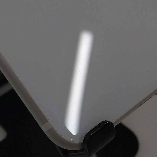 ���������ʡ�iPhoneSE ��2���� 64GB �ɥ��� �ۥ磻�� c21881