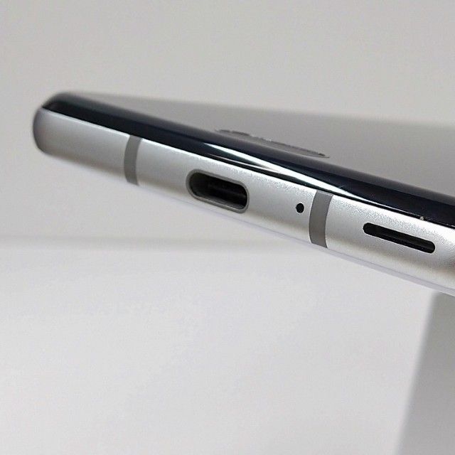 AQUOS R3 SH-04L �ɥ��� �ץ���ʥۥ磻�� c22496
