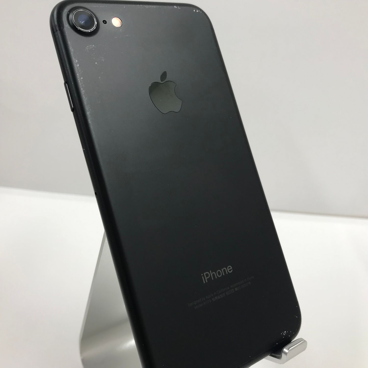 ムスビー｜SIMロック解除済み iPhone7 32GB au ブラック n04814 