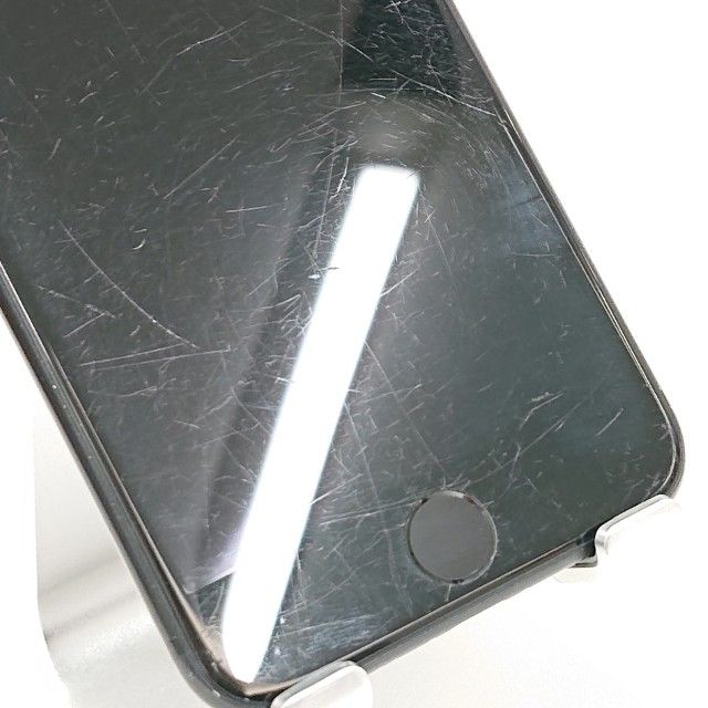 iPhoneSE ��2���� 64GB au �֥�å� c18900