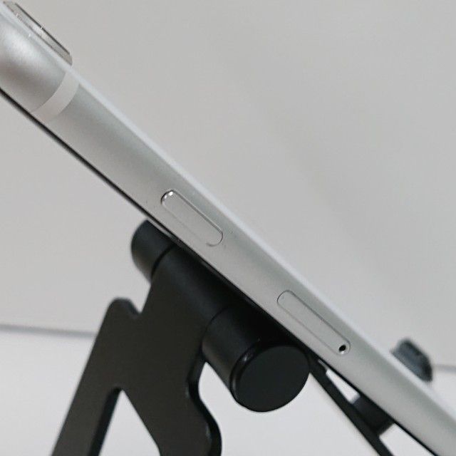 iPhoneSE ��2���� 64GB au �ۥ磻�� c16568