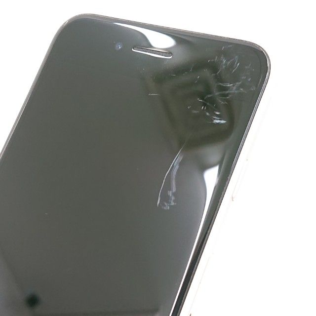 iPhoneSE ��3���� 64GB au �������饤�� c18208