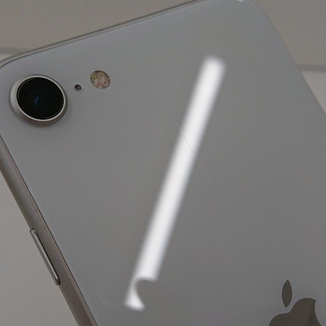 ムスビー｜iPhoneSE 第2世代 64GB ドコモ ホワイト c23178【iPhone SE