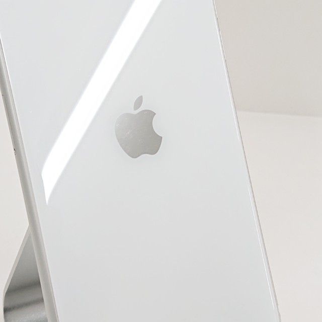 iPhoneSE ��2���� 64GB au �ۥ磻�� c22823