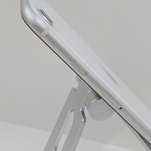 iPhoneSE ��2���� 64GB au �ۥ磻�� c16594