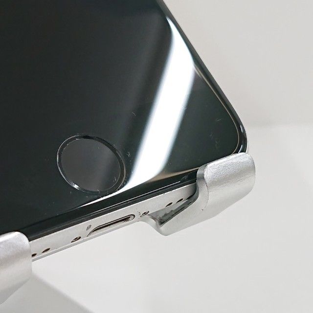 iPhoneSE ��2���� 64GB �ɥ��� �ۥ磻�� c23276
