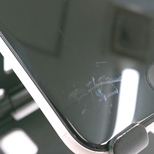 iPhoneSE ��3���� 64GB au �������饤�� c23018