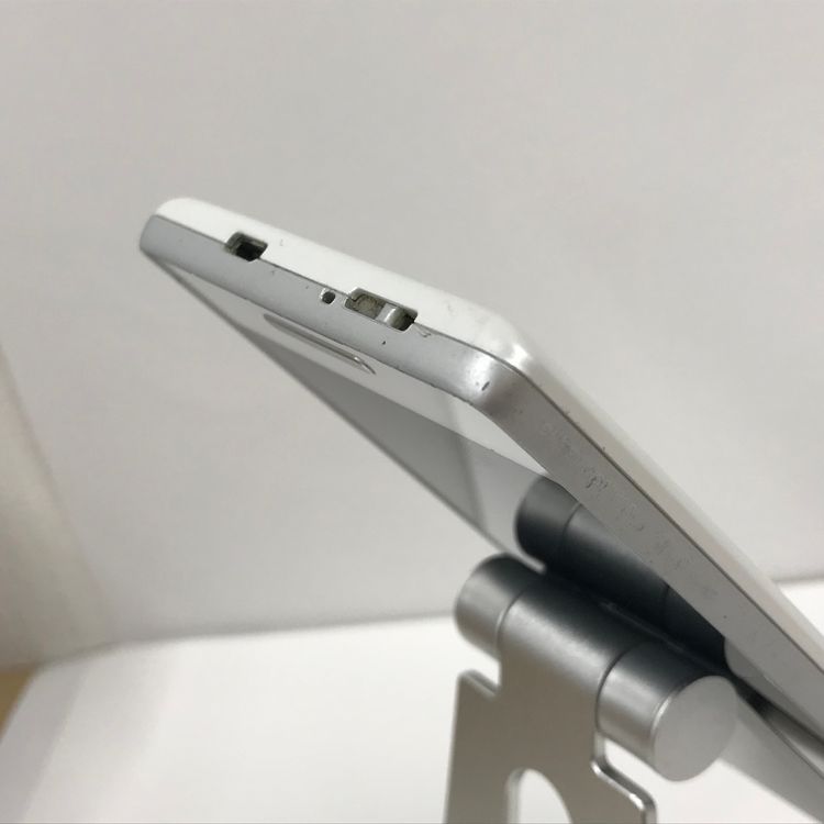 Qua phone QX KYV42 �ۥ磻�� au SIM���å�����Ѥ� n05346