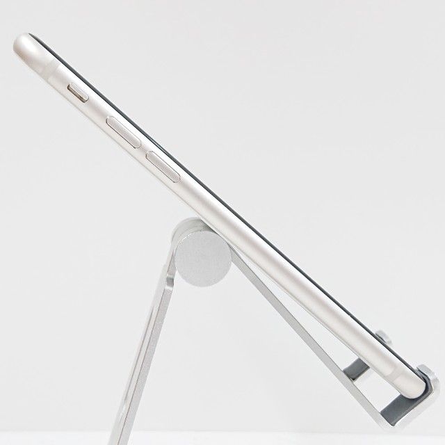 iPhoneSE ��3���� 64GB au �������饤�� c17022