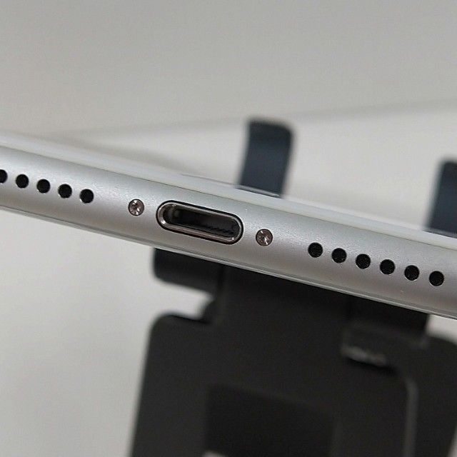 iPhone8 64GB �ɥ��� ����С� c22860