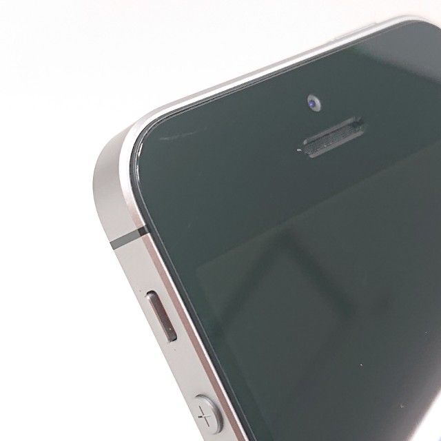 ムスビー｜iPhoneSE 32GB au スペースグレイ c21077【iPhone SE au
