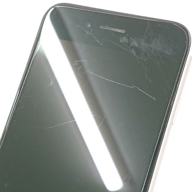 iPhoneSE ��3���� 64GB au �������饤�� c20702