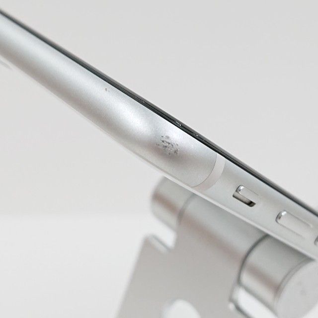 iPhoneSE ��2���� 64GB �ɥ��� �ۥ磻�� c18652