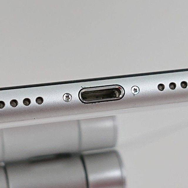 iPhoneSE ��2���� 64GB au �ۥ磻�� c20252