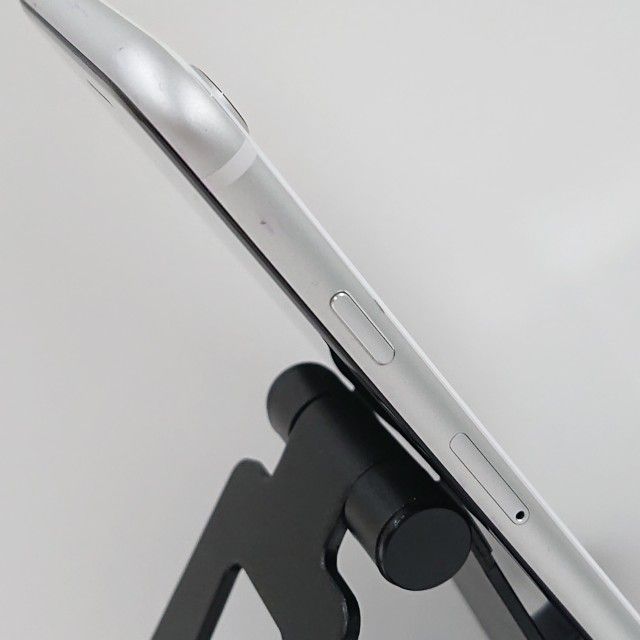 iPhoneSE ��2���� 64GB au �ۥ磻�� c16572