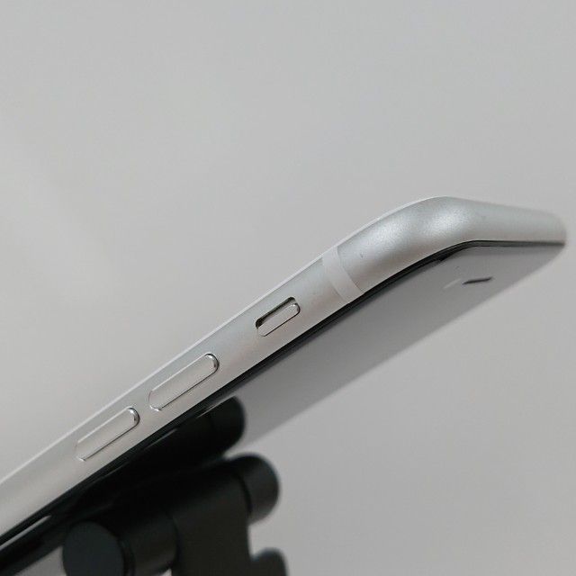 iPhoneSE ��2���� 64GB �ɥ��� �ۥ磻�� c17373