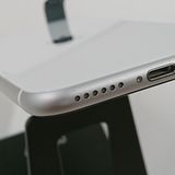 iPhoneSE ��2���� 64GB �ɥ��� �ۥ磻�� c22331