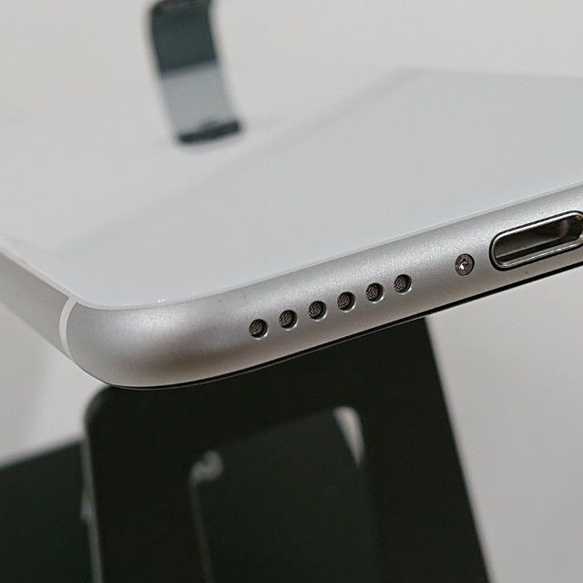 iPhoneSE ��2���� 64GB �ɥ��� �ۥ磻�� c22331