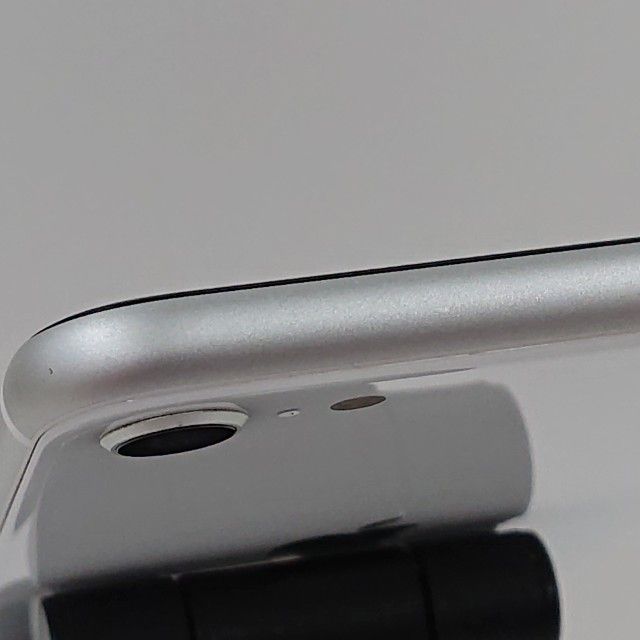 iPhoneSE ��2���� 64GB au �ۥ磻�� c16790