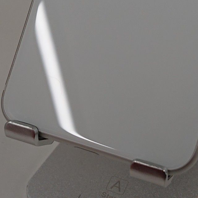 iPhoneSE ��2���� 64GB au �ۥ磻�� c16292