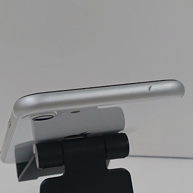 iPhoneSE ��2���� 64GB au �ۥ磻�� c19189