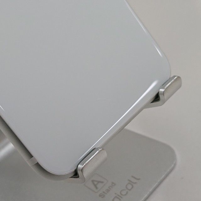 iPhoneSE ��2���� 64GB au �ۥ磻�� c22770