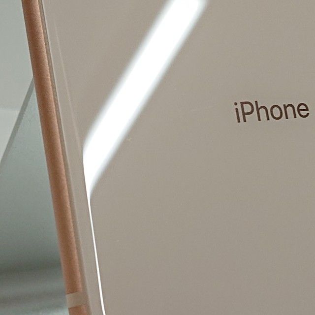 iPhone8 Plus 64GB au ������� c21922