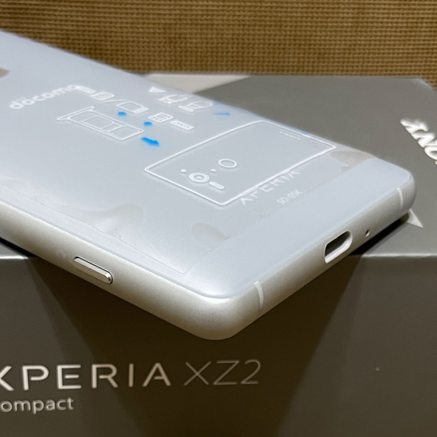 ムスビー｜新品同様 Xperia XZ2 Compact SO-05K ホワイト