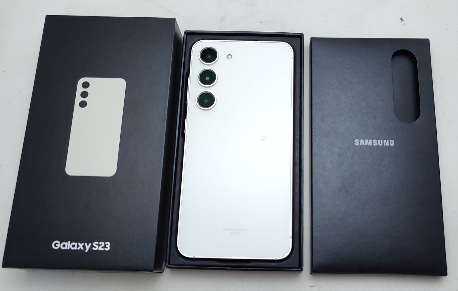 ムスビー｜【極上美品】 SCG19 Galaxy S23 クリーム 256GB au版SIM 
